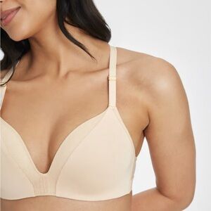 NWT Lively All-Day Deep V No-Wire Bra